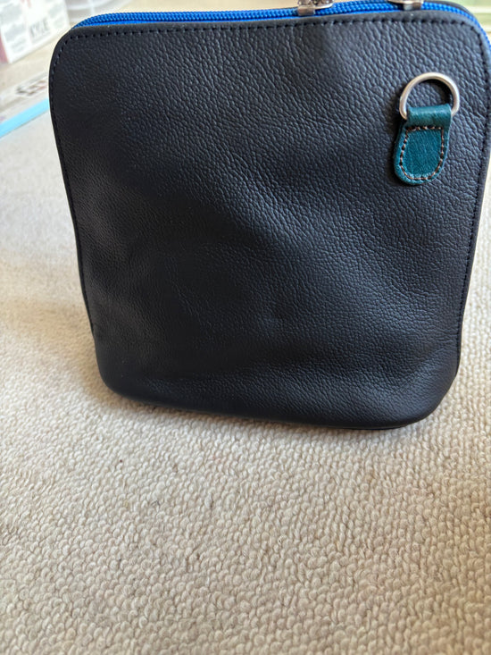 Load image into Gallery viewer, Vera Pelle Italian Leather Rhiannon Handbag
