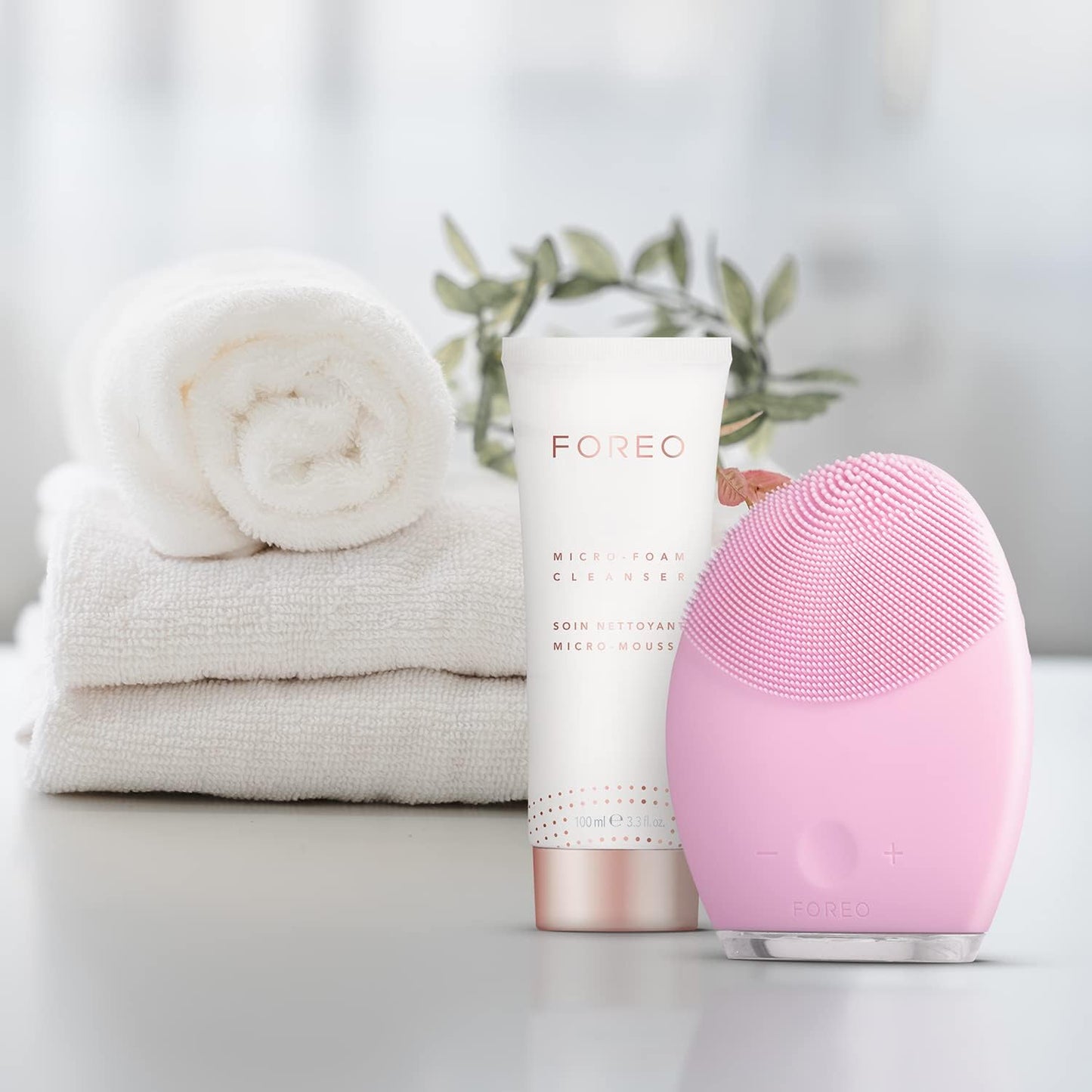 FOREO Micro-Foam Cleanser 100ml, Delicate Foaming Face Wash for All Skin Types, Cruelty-Free, Clean, Vegan Formula Dermatologically Tested, Non-stripping, Gently Melts Deep In-Pore Impurities