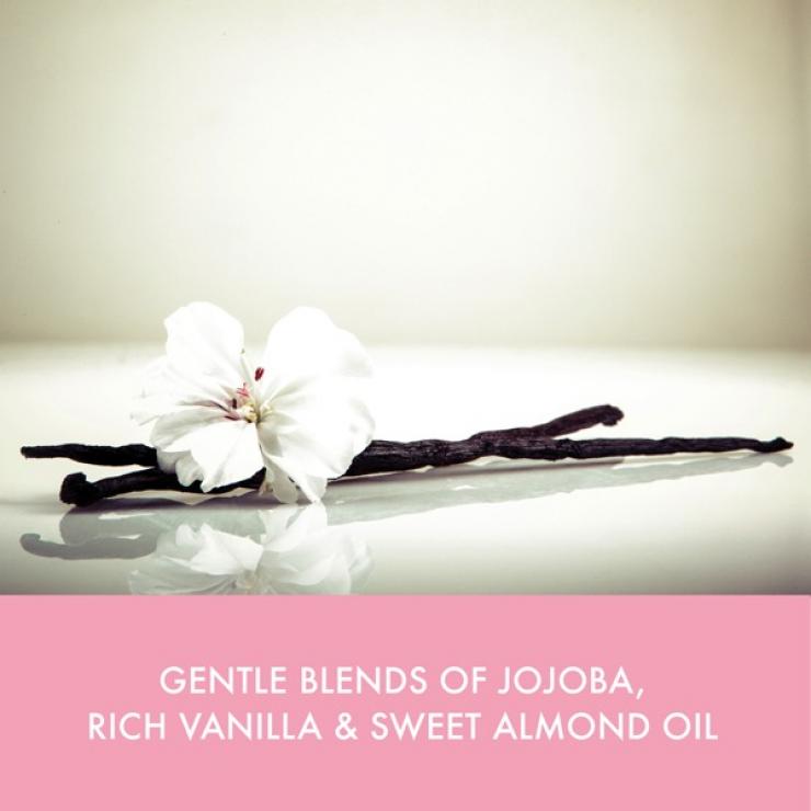Baylis & Harding Jojoba, Vanilla & Almond Oil Luxury Candlelit Bathing Gift Set - Vegan Friendly