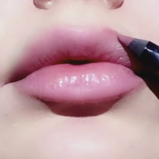 Load and play video in Gallery viewer, Pat McGrath LiquiLUST™: Legendary Wear Matte Lipstick Metallic Rose Divinity (Cool Mauve Rose)

