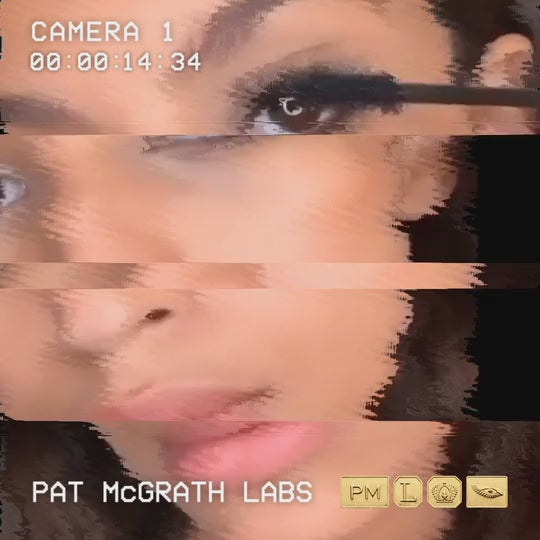 Load and play video in Gallery viewer, Pat McGrath Dark Star Mascara Aquamarine Dream (Vibrant Turquoise)
